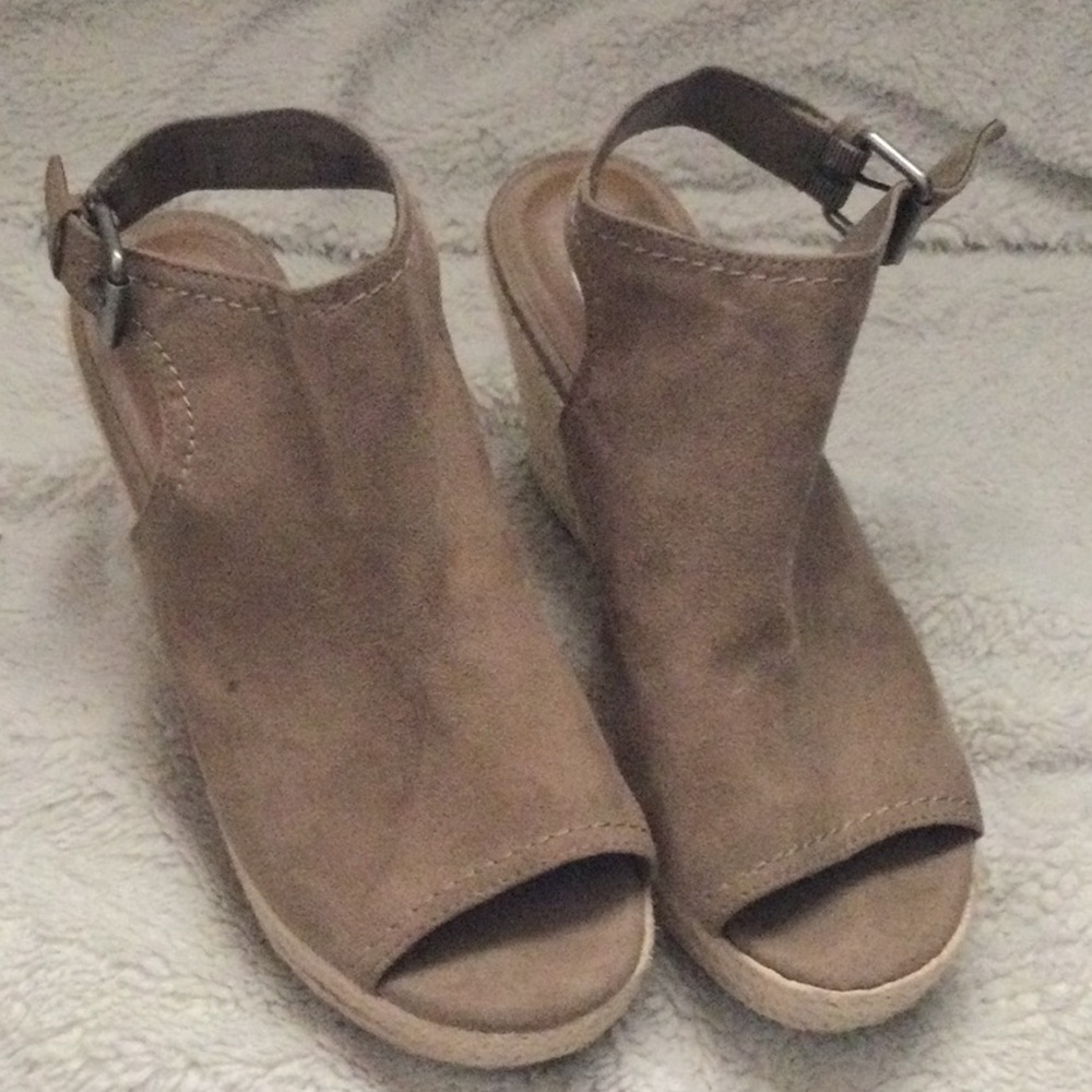 Elegant Brown Wedge Sandals